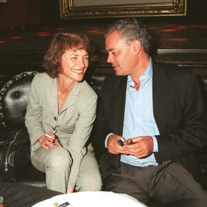 Charlotte Rampling et son compagnon Jean-Noël Tassez à Paris en juillet 1997.