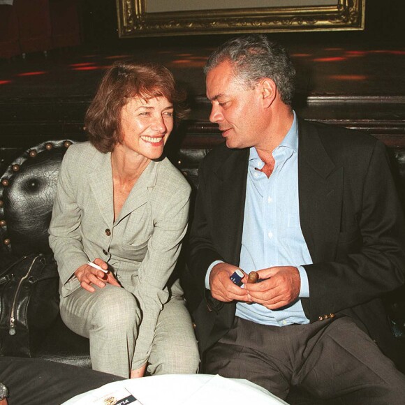 Charlotte Rampling et son compagnon Jean-Noël Tassez à Paris en juillet 1997.