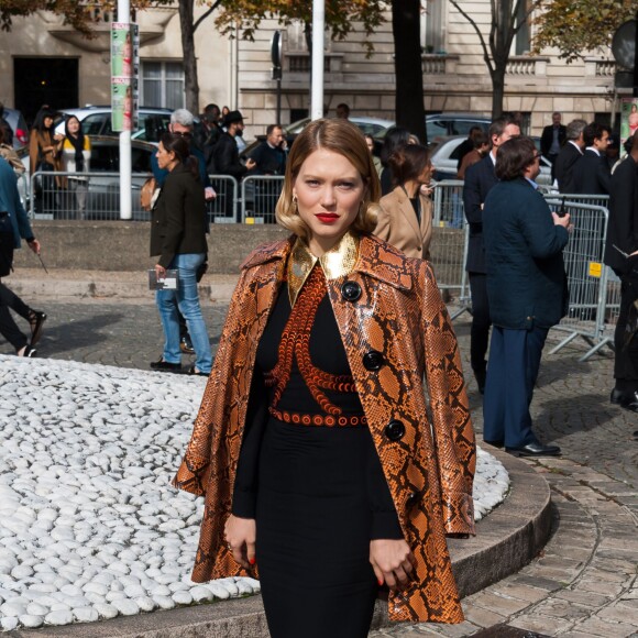 Léa Seydoux arrive au Palais d'Iéna (siège du siège du Conseil économique, social et environnemental) pour assister au défilé Miu Miu (collection printemps-été 2016). Paris, le 7 octobre 2015.