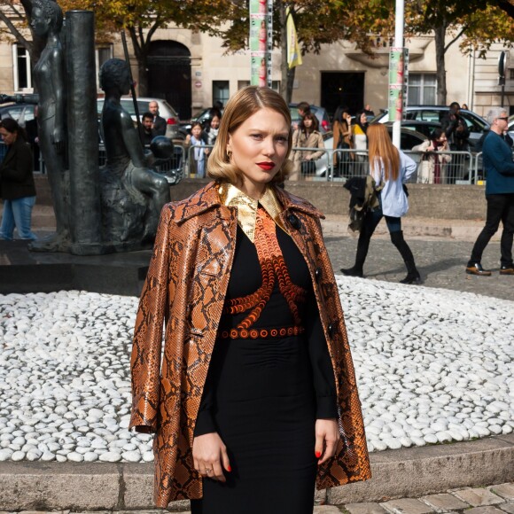 Léa Seydoux arrive au Palais d'Iéna (siège du siège du Conseil économique, social et environnemental) pour assister au défilé Miu Miu (collection printemps-été 2016). Paris, le 7 octobre 2015.