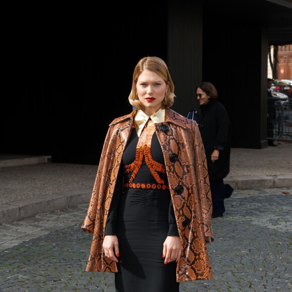 Léa Seydoux arrive au Palais d'Iéna (siège du siège du Conseil économique, social et environnemental) pour assister au défilé Miu Miu (collection printemps-été 2016). Paris, le 7 octobre 2015.