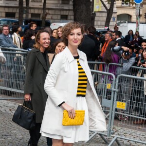 Louise Bourgoin arrive au Palais d'Iéna (siège du siège du Conseil économique, social et environnemental) pour assister au défilé Miu Miu (collection printemps-été 2016). Paris, le 7 octobre 2015.