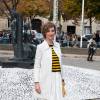 Louise Bourgoin arrive au Palais d'Iéna (siège du siège du Conseil économique, social et environnemental) pour assister au défilé Miu Miu (collection printemps-été 2016). Paris, le 7 octobre 2015.