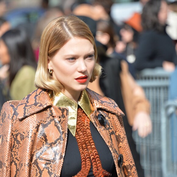 Léa Seydoux arrive au Palais d'Iéna (siège du siège du Conseil économique, social et environnemental) pour assister au défilé Miu Miu (collection printemps-été 2016). Paris, le 7 octobre 2015.