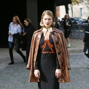 Léa Seydoux arrive au Palais d'Iéna (siège du siège du Conseil économique, social et environnemental) pour assister au défilé Miu Miu (collection printemps-été 2016). Paris, le 7 octobre 2015.