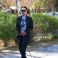 Amanda Bynes promene son chien avec sa mere Lynn Organ a Thousand Oaks, le 8 decembre 2013.