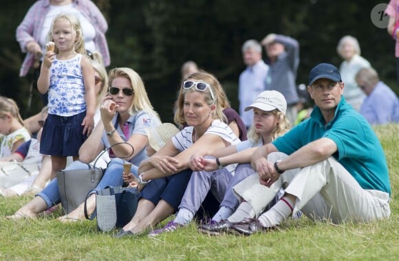 La comtesse Sophie de Wessex, Lady Louise Windsor et le prince Edward avec Autumn Phillips le 8 août 2015 à Gatcombe Park lors du Festival of British Eventing.