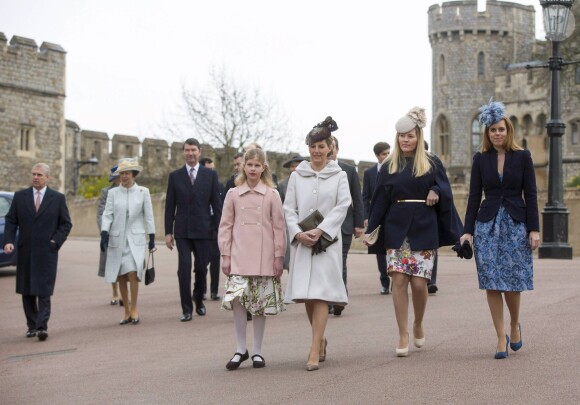 La comtesse Sophie de Wessex et sa fille Lady Louise Windsor avec la famille royale le 5 avril 2015 à Windsor pour la messe de Pâques.