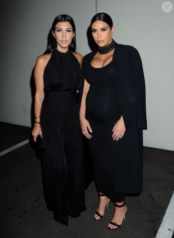 Kourtney Kardashian et Kim Kardashian - Soirée du 50e anniversaire de Cosmopolitan, chez Ysabel, à Los Angeles, le 12 octobre 2015
