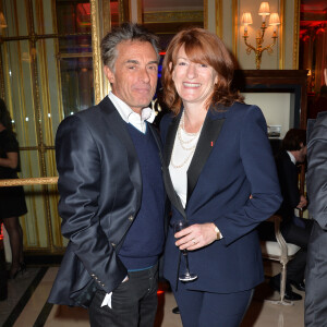 Gérard Holtz et sa femme Muriel Mayette - Huitième édition du prix Meurice pour l'art contemporain à Paris, le 12 octobre 2015.