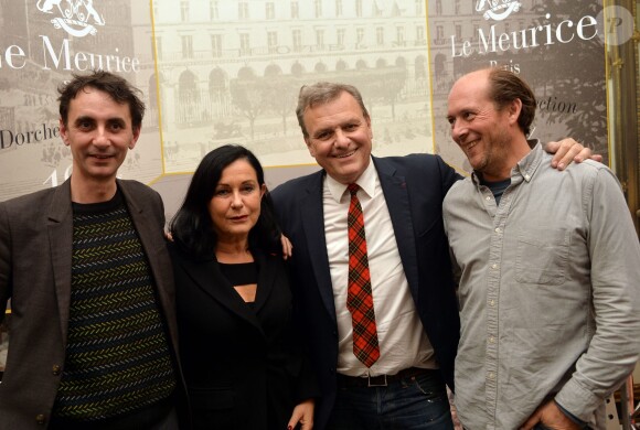 Saâdane Afif (lauréat du prix Meurice 2015-2016) et Jean-Charles de Castelbajac - Huitième édition du prix Meurice pour l'art contemporain à Paris, le 12 octobre 2015.