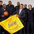  Les Lakers, dont Kobe Bryant (à gauche) et Lamar Odom (au centre), avec le président Barack Obama en décembre 2013 