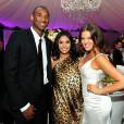  Kobe Bryant et sa femme Vanessa avec Khloe Kardashian lors de son mariage avec Lamar Odom en septembre 2009 à Los Angeles. 