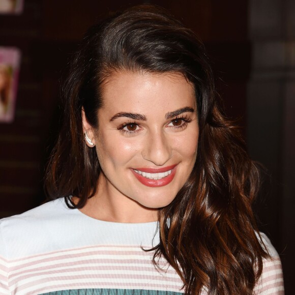 Lea Michele dédicace son livre "You first" à la librairie Barnes & Nobles à Los Angeles le 25 septembre 2015.