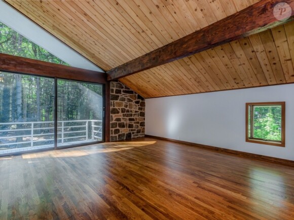 Cette superbe propriété, anciennement habitée par Marcheline Bertrand et sa fille Angelina Jolie, est en vente pour un peu plus de 2 millions de dollars.