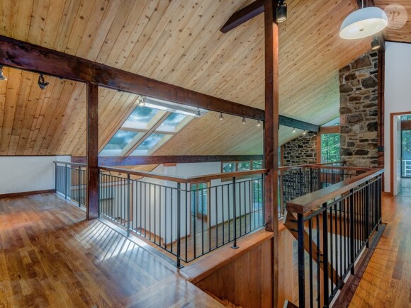Cette superbe propriété, anciennement habitée par Marcheline Bertrand et sa fille Angelina Jolie, est en vente pour un peu plus de 2 millions de dollars.