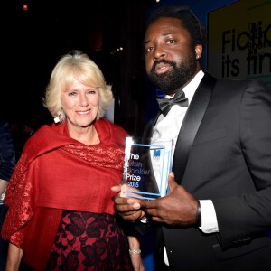 Camilla Parker Bowles remettait le 13 octobre 2015 à l'auteur jamaïcain Marlon James le Man Booker Prize pour son ouvrage A Brief History of Seven Killings, lors d'une cérémonie au Guildhall, à Londres.