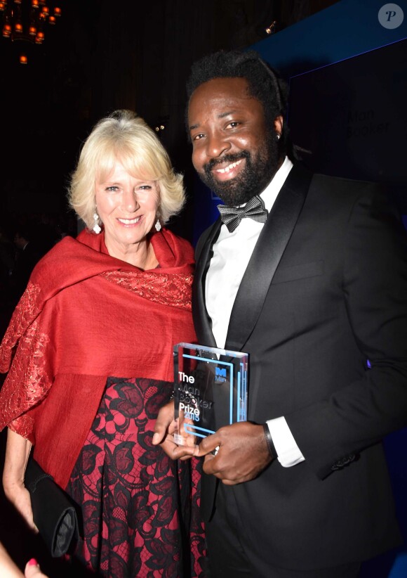 Camilla Parker Bowles remettait le 13 octobre 2015 à l'auteur jamaïcain Marlon James le Man Booker Prize pour son ouvrage A Brief History of Seven Killings, lors d'une cérémonie au Guildhall, à Londres.