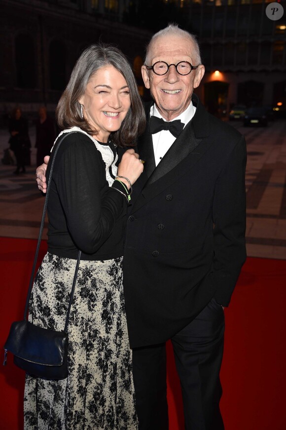 John Hurt et sa femme Anwen assistaient le 13 octobre 2015 à la remise à l'auteur jamaïcain Marlon James du Man Booker Prize pour son ouvrage A Brief History of Seven Killings, lors d'une cérémonie au Guildhall, à Londres.