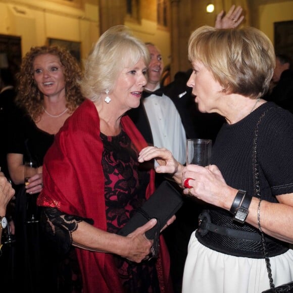 Camilla Parker Bowles remettait le 13 octobre 2015 à l'auteur jamaïcain Marlon James le Man Booker Prize pour son ouvrage A Brief History of Seven Killings, lors d'une cérémonie au Guildhall, à Londres.