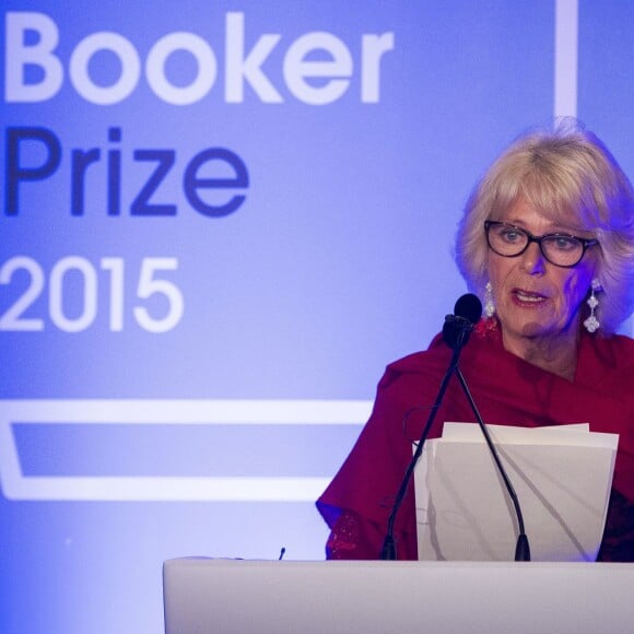 Camilla Parker Bowles remettait le 13 octobre 2015 à l'auteur jamaïcain Marlon James le Man Booker Prize pour son ouvrage A Brief History of Seven Killings, lors d'une cérémonie au Guildhall, à Londres.