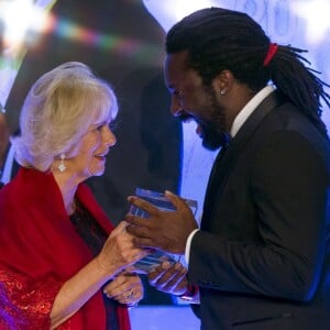 Camilla Parker Bowles remettait le 13 octobre 2015 à l'auteur jamaïcain Marlon James le Man Booker Prize pour son ouvrage A Brief History of Seven Killings, lors d'une cérémonie au Guildhall, à Londres.