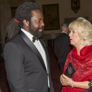 Camilla Parker Bowles remettait le 13 octobre 2015 à l'auteur jamaïcain Marlon James le Man Booker Prize pour son ouvrage A Brief History of Seven Killings, lors d'une cérémonie au Guildhall, à Londres.