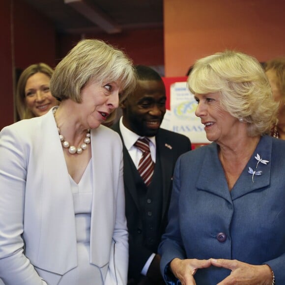 Camilla Parker Bowles, duchesse de Cornouailles, en croisade contre le viol et engagée auprès des victimes, a rencontré des membres du RASASC (Rape and Sexual Abuse Support Centre) à Londres le 14 octobre 2015