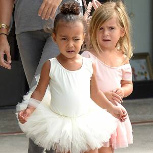 Penelope et North West à la sortie des studios de danse Miss Melodee à Los Angeles, le 14 octobre 2015