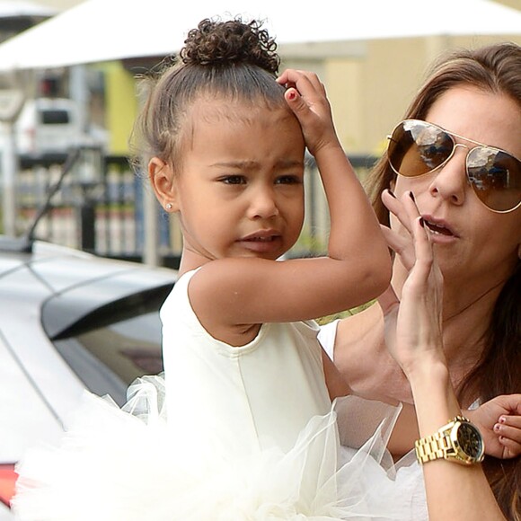 Penelope et North West à la sortie des studios de danse Miss Melodee à Los Angeles, le 14 octobre 2015