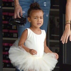 Penelope et North West à la sortie des studios de danse Miss Melodee à Los Angeles, le 14 octobre 2015