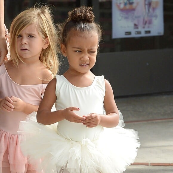 Penelope et North West à la sortie des studios de danse Miss Melodee à Los Angeles, le 14 octobre 2015