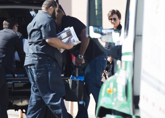 Kris Jenner - Kim Kardashian passe au chevet de Lamar Odom à l'hôpital Sunrise de Las Vegas le 14 octobre 2015.