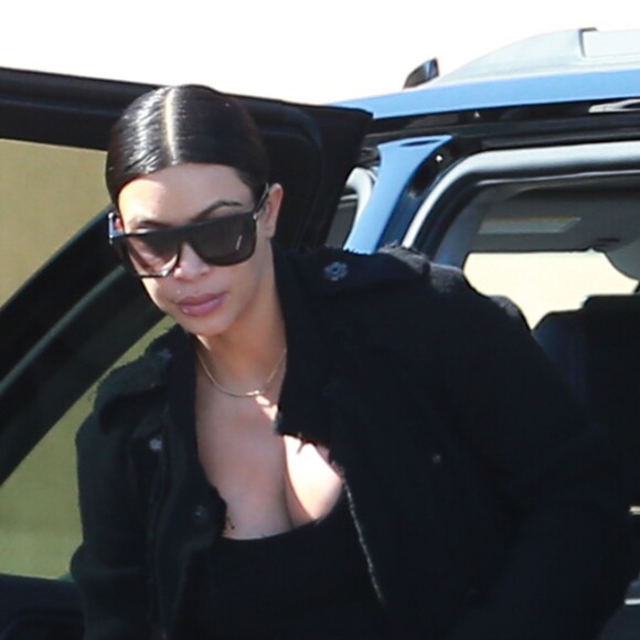 Kim Kardashian passe au chevet de Lamar Odom à l'hôpital Sunrise de Las Vegas le 14 octobre 2015.