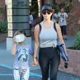 Kourtney Kardashian à la sortie d'un centre médical avec son fils Mason à Woodland Hills, le 13 octobre 2015