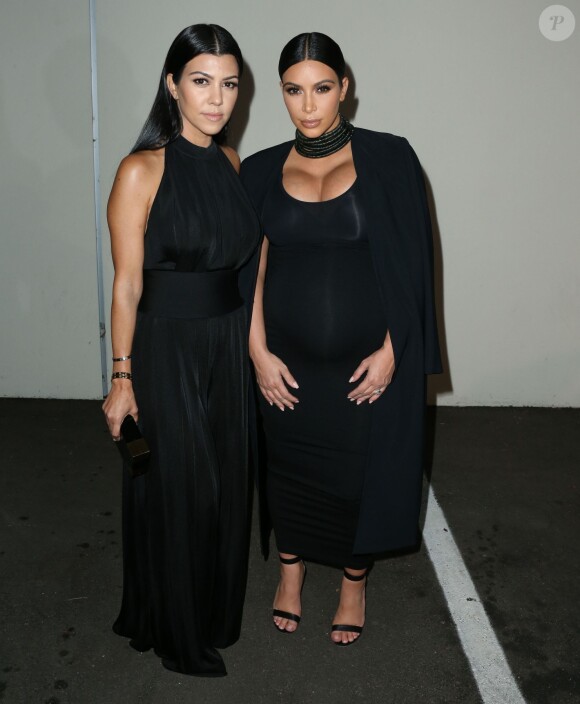 Kourtney Kardashian, Kim Kardashian enceinte à la soirée du 50ème anniversaire de la revue féminine ‘Cosmopolitan' à West Hollywood, le 12 octobre 2015