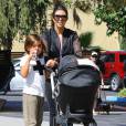Kourtney Kardashian emmène ses enfants Mason et Penelope au Farmers Market à Calabasas, le 6 septembre 2015