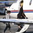Kim Kardashian, enceinte et sa mère Kris Jenner prennent un jet privé à l'aéroport de Van Nuys, le 17 octobre 2015, pour rejoindre Las Vegas où Khloé Kardashian veille Lamar Odom