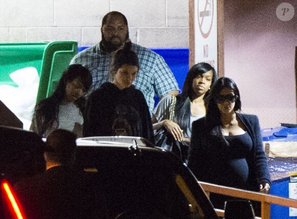 Kim Kardashian, Kendall Jenner, Malika Haqq et Kris Jenner à l'hôpital Sunrise de Las Vegas où est hospitalisé Lamar Odom, le 17 octobre2015