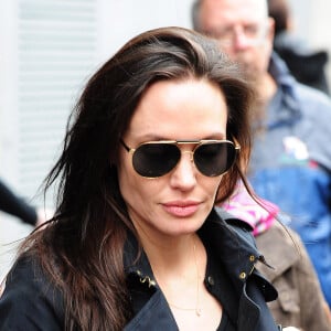 Exclusif -  Premières photos à Londres d'Angelina Jolie et ses enfants, Shiloh, Vivienne, Zahara et Knox qui sont allés voir la comédie musicale "Wicked" le 5 September 2015.