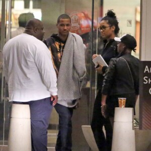 Les enfants de Lamar Odom, Lamar Jr. et Destiny, arrivent à leur hôtel à Las Vegas pour rendre ensuite visite à leur père à l'hôpital Sunrise. Hospitalisé depuis trois jours, Lamar Odom est sorti du coma. Le 16 octobre 2015