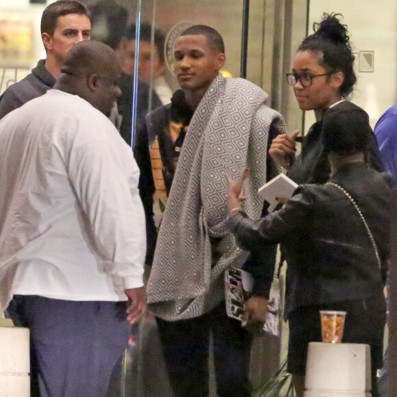Les enfants de Lamar Odom, Lamar Jr. et Destiny, arrivent à leur hôtel à Las Vegas pour rendre ensuite visite à leur père à l'hôpital Sunrise. Hospitalisé depuis trois jours, Lamar Odom est sorti du coma. Le 16 octobre 2015