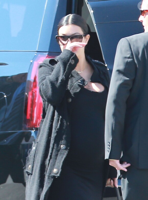Kim Kardashian (enceinte) passe au chevet de Lamar Odom à l'hôpital Sunrise de Las Vegas le 14 octobre 2015.