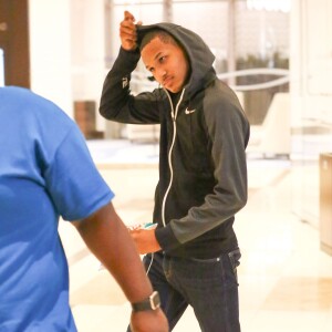 Lamar Odom Jr. est allé rendre visite à son père Lamar Odom au Sunrise Hospital de Las Vegas, le 18 octobre 2015