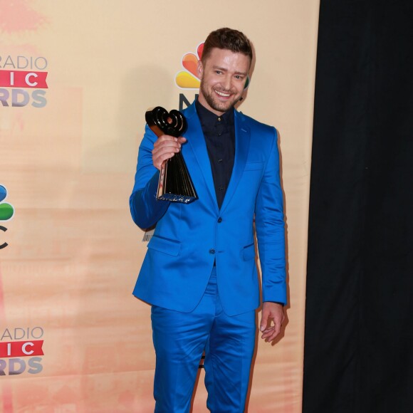 Justin Timberlake posant dans la salle de presse lors de la cérémonie des "iHeartRadio Awards 2015" au Shrine Auditorium à Los Angeles, le 29 mars 2015.