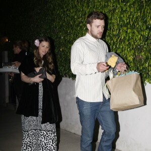 Exclusif - Prix spécial - Jessica Biel, enceinte, se rend chez des amis pour fêter ses 33 ans avec son mari Justin Timberlake à Los Angeles, le 3 mars 2015