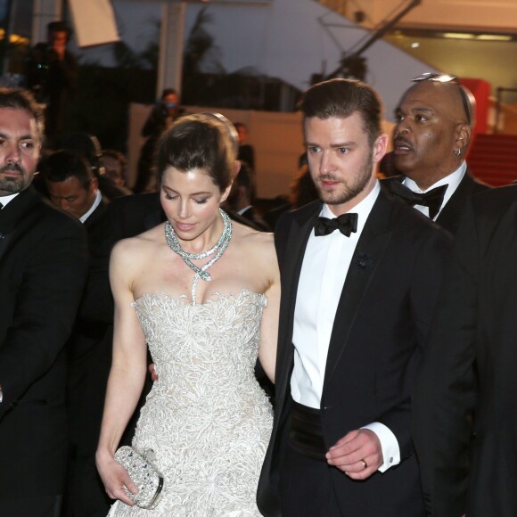 Jessica Biel et Justin Timberlake - Descente des marches du film "Inside Llewyn Davis" lors du 66eme festival du film de Cannes, le 19 mai 2013