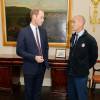 Le prince William avec Henry Worsley au palais de Kensington le 19 octobre 2015 à Londres.