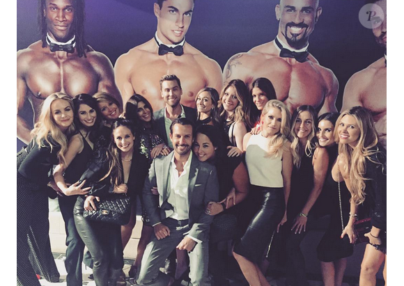 Jamie-Lynn Sigler et ses amis ont assisté à un spectacle de Chippendales lors de son enterrement de vie de jeune fille à Las Vegas / photo postée sur le compte Instagram de Lance Bass.