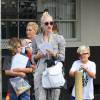 Gwen Stefani emmène ses enfants Apollo, Zuma et Kingston à l'église à Los Angeles, le 4 octobre 2015